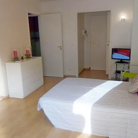 Number 1 Republique Studio Apartment